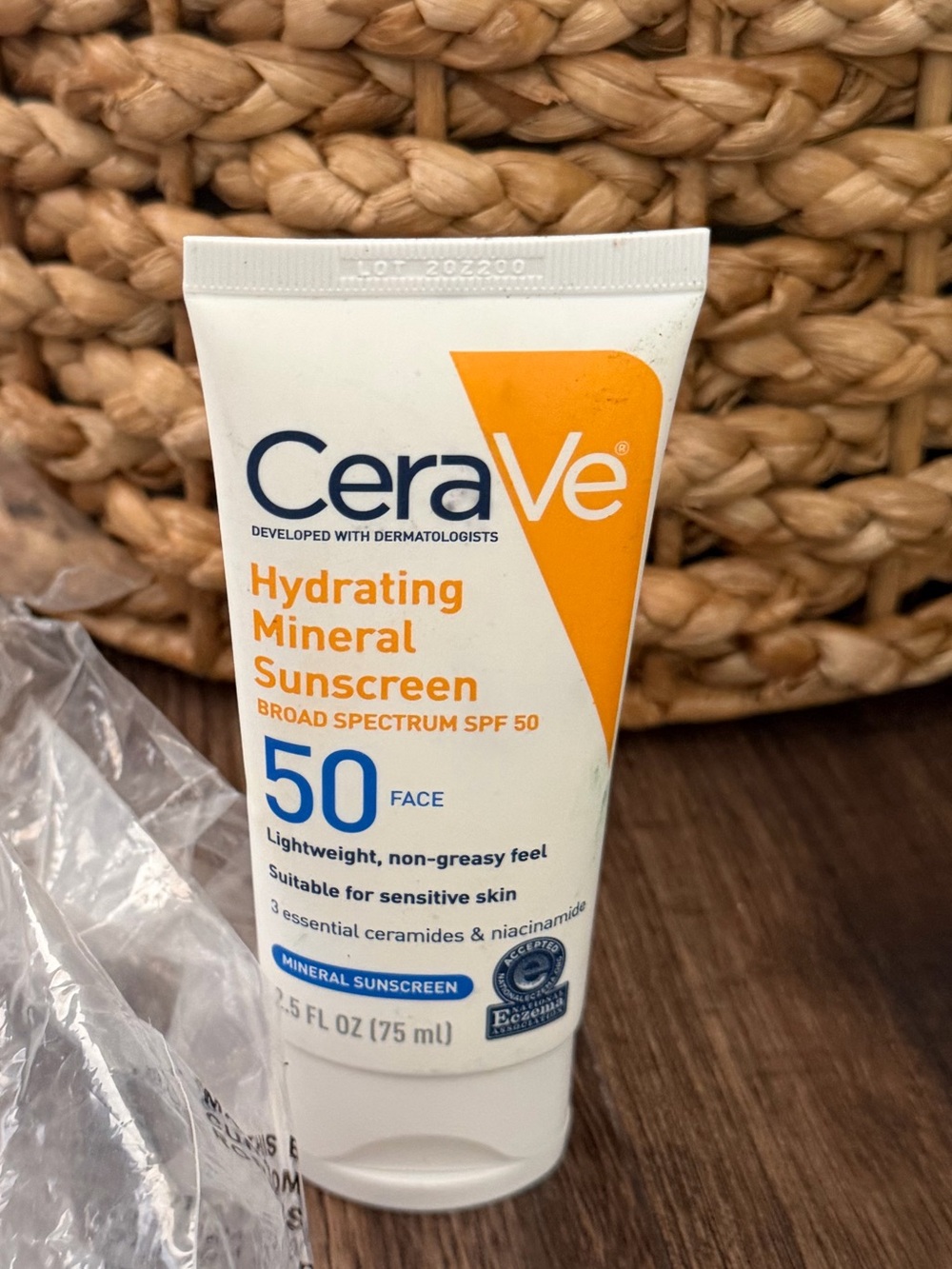 CeraVe Hydrating Face Mineral Sunscreen SPF 50, 2.5 fl oz, Exp 1/2028 new